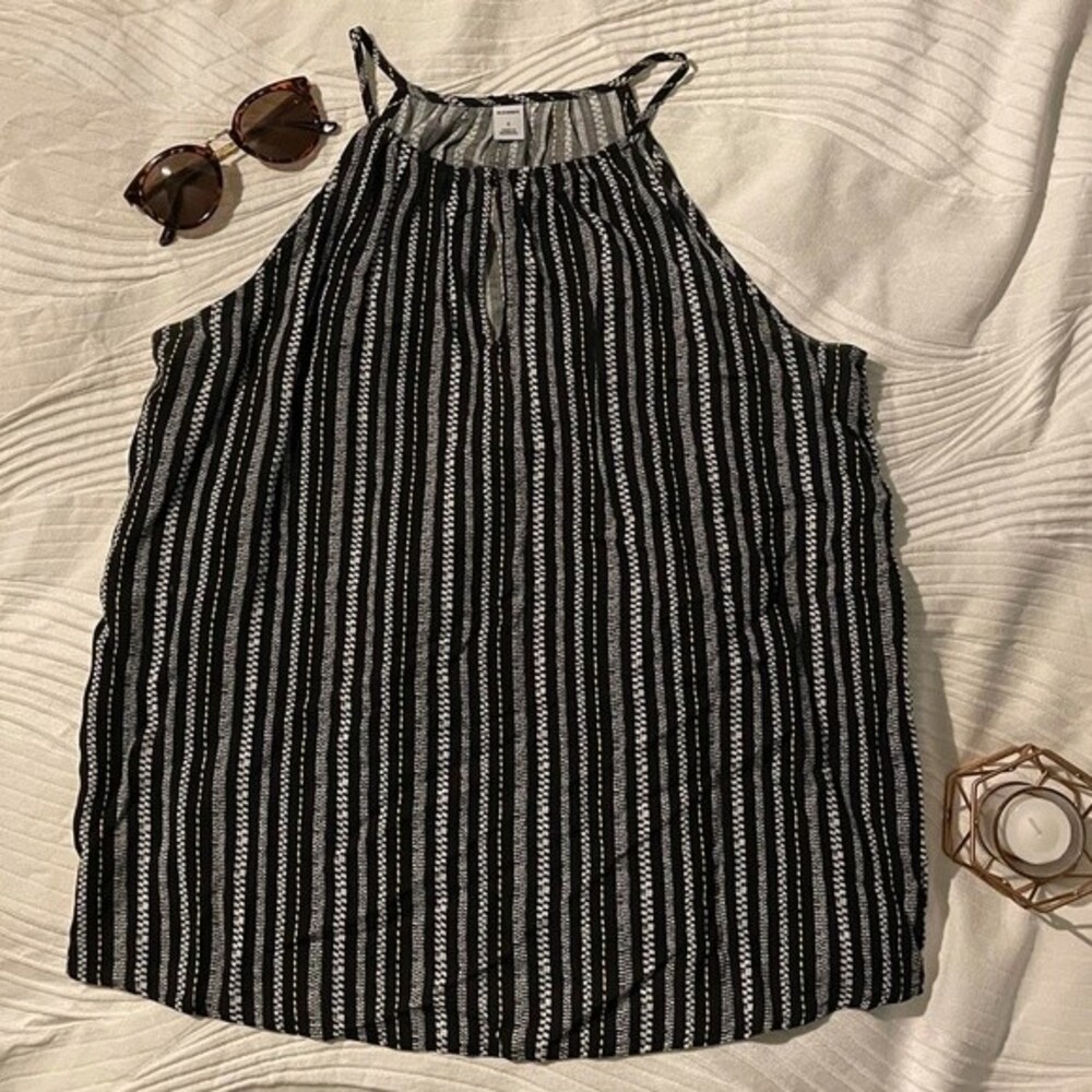 🍂 3/$20 ✨EUC✨ Old Navy Keyhole Dressy Tank
